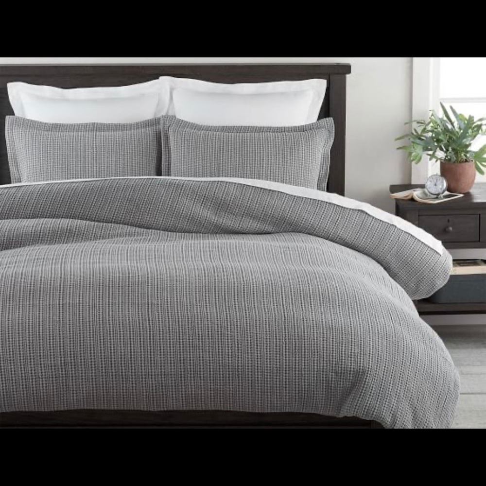 Pottery barn honeycomb duvet cover and king shams
